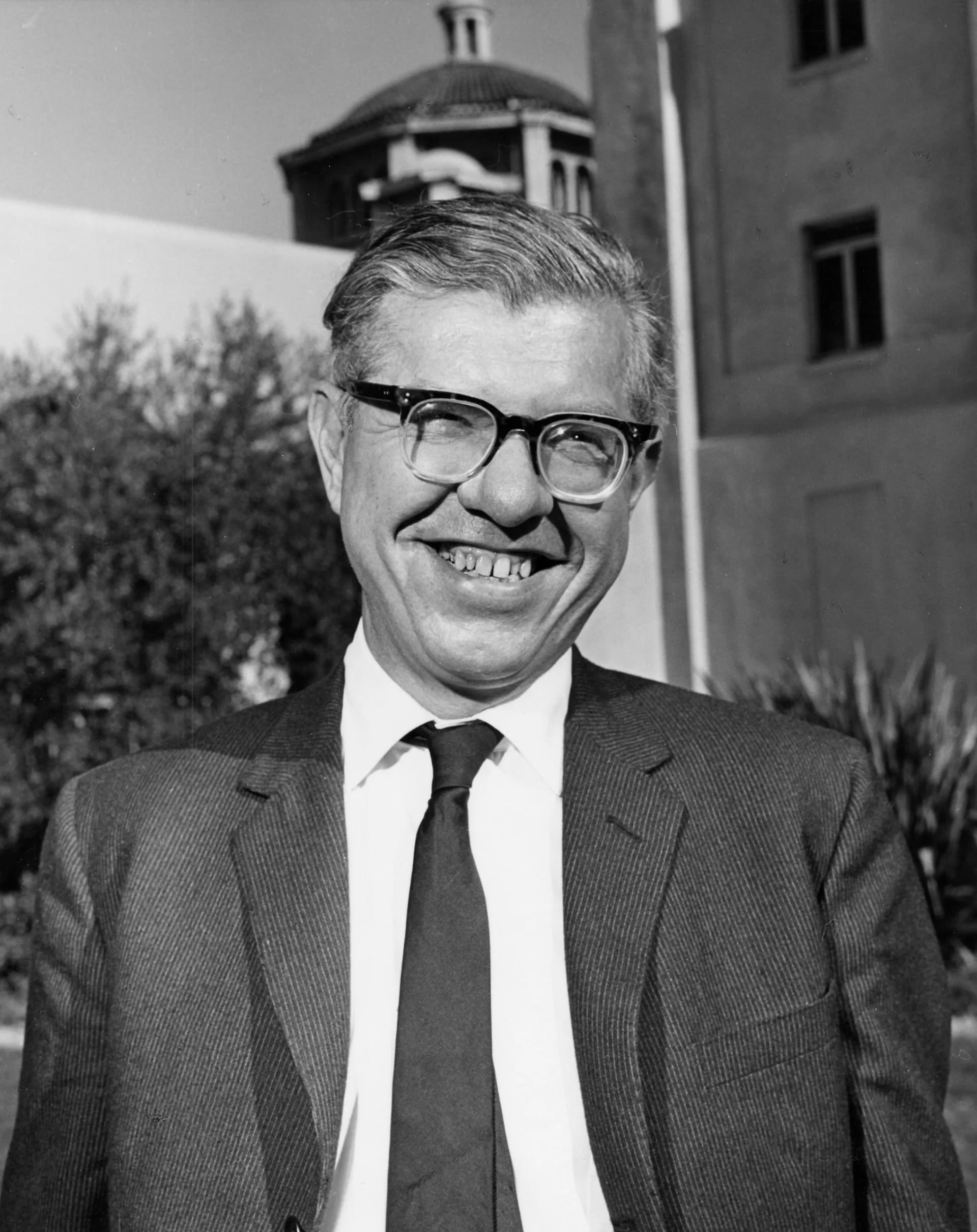 Portrait of Fred Hoyle (1915–2001) – memorial page