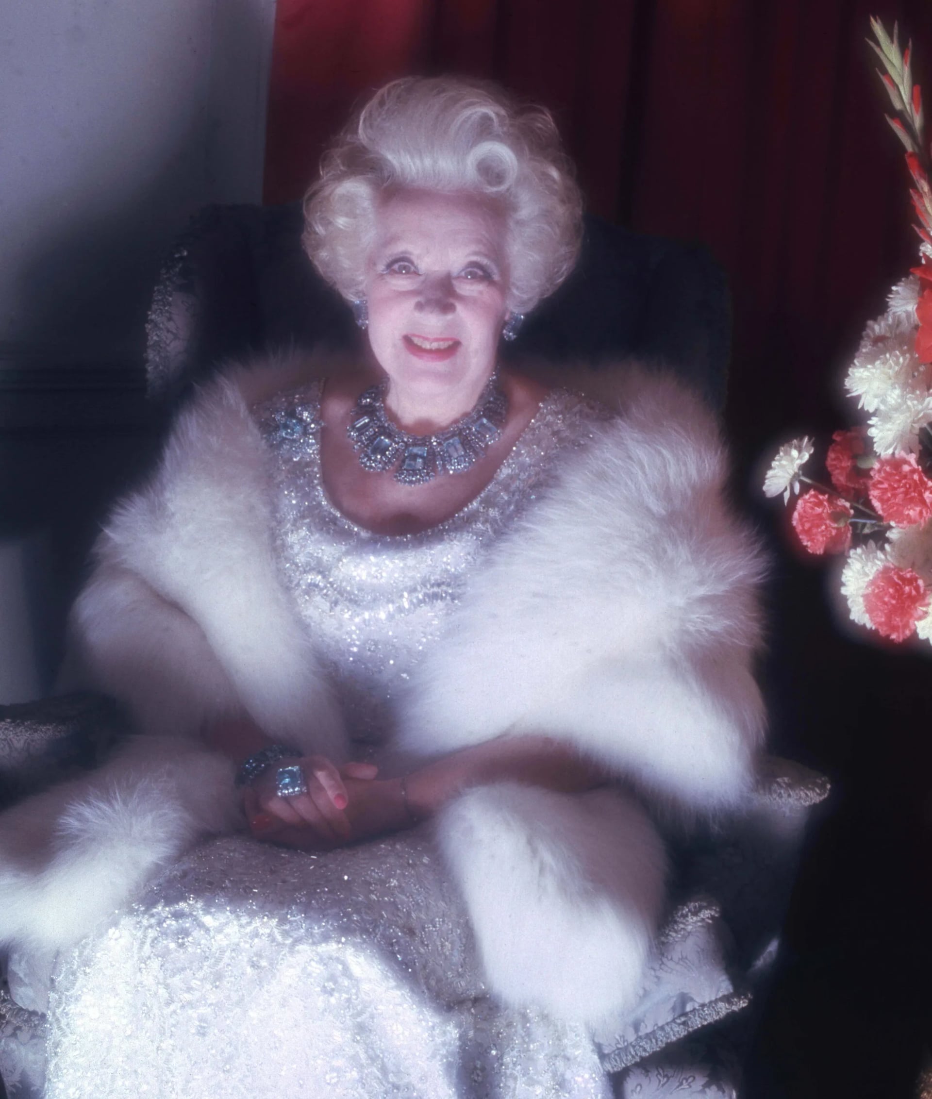 Porträt von Barbara Cartland (1901–2000) – Gedenkseite