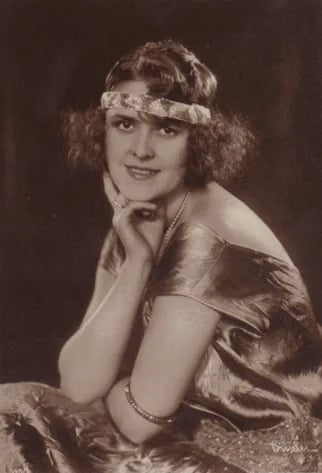 Portrait of Liane Haid (1895–2000) – memorial page