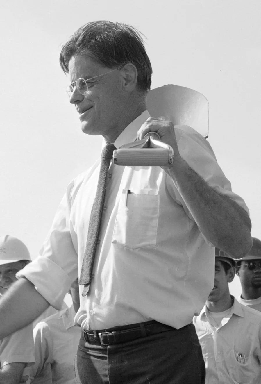 Porträt von Robert R. Wilson (1914–2000) – Gedenkseite