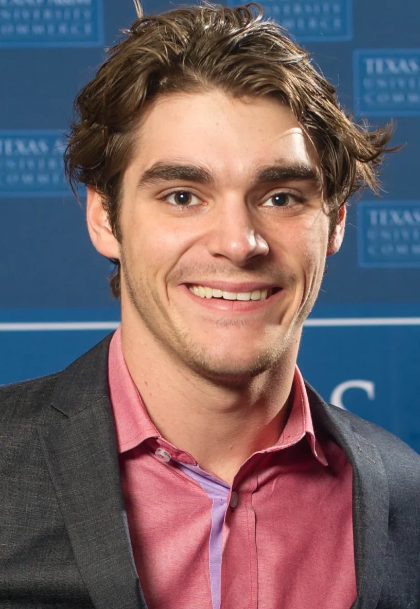 Porträt von RJ Mitte (1992–2026) – Gedenkseite