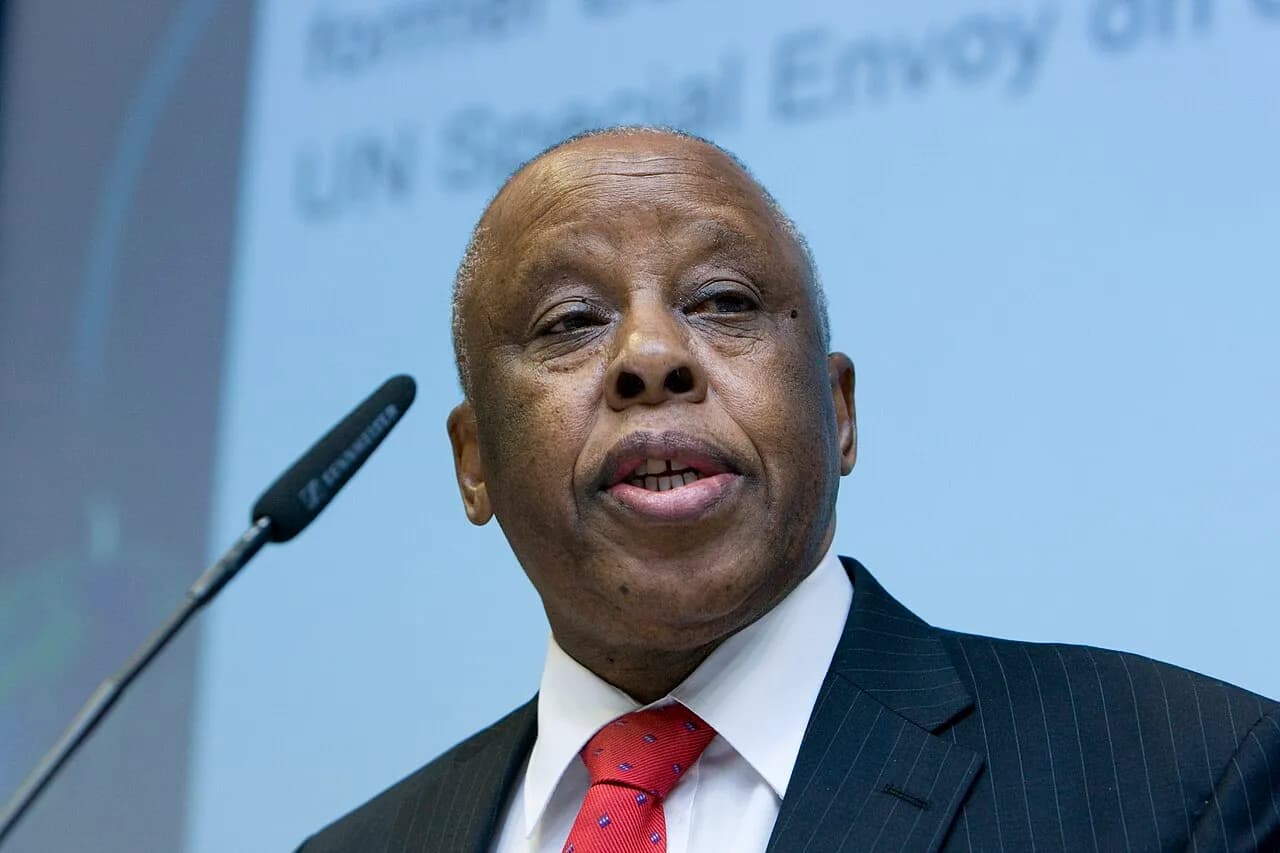 Memorial page of Festus Mogae