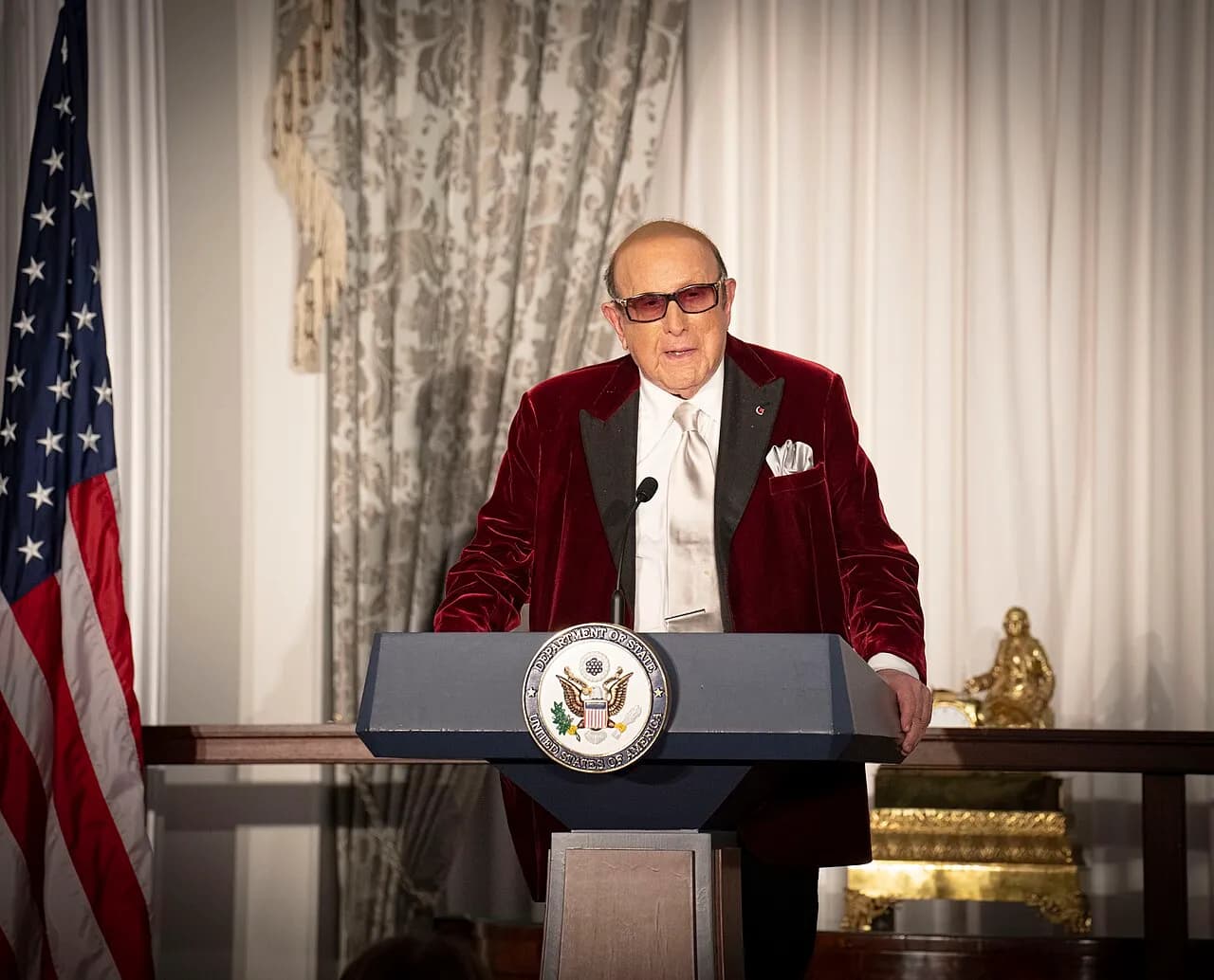 Memorial page of Clive Davis